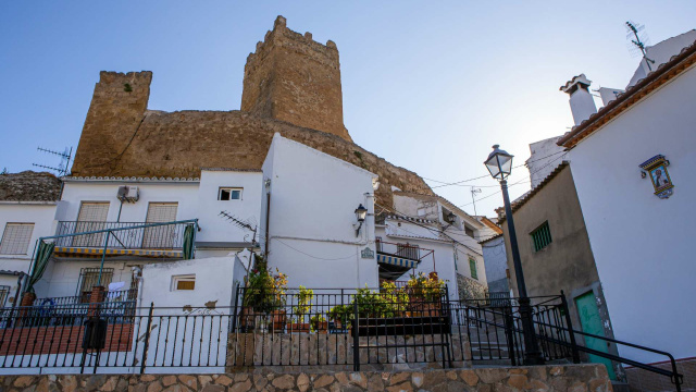 Barrio del Peñón y Casa Cueva