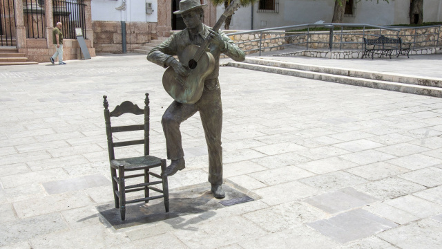 Monumento a Paco de Lucena