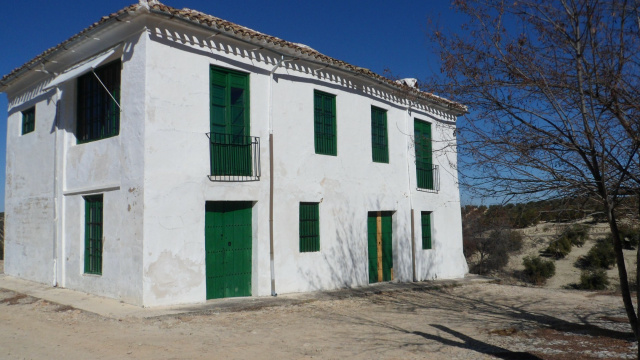 Cortijos en actividad y abandonados.